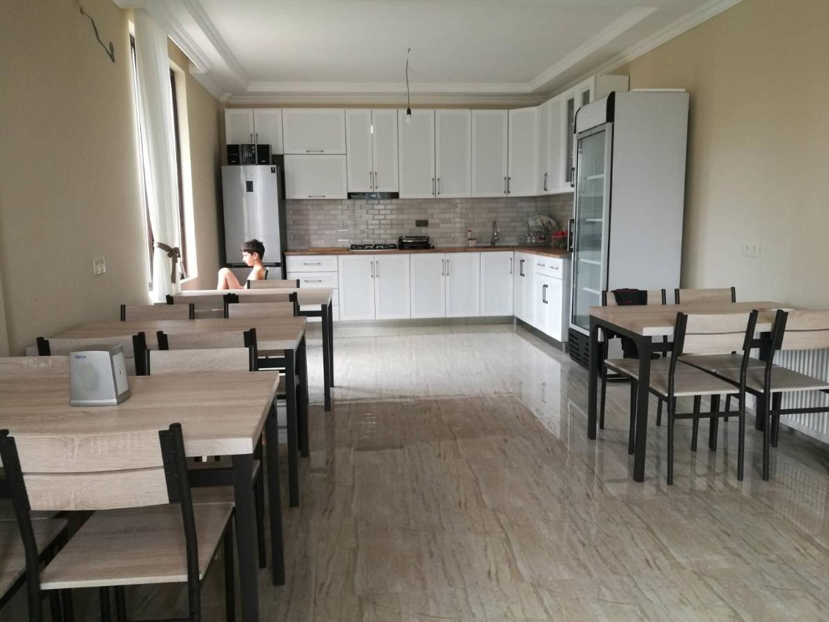 Mate'S Guest House 科布列季 外观 照片