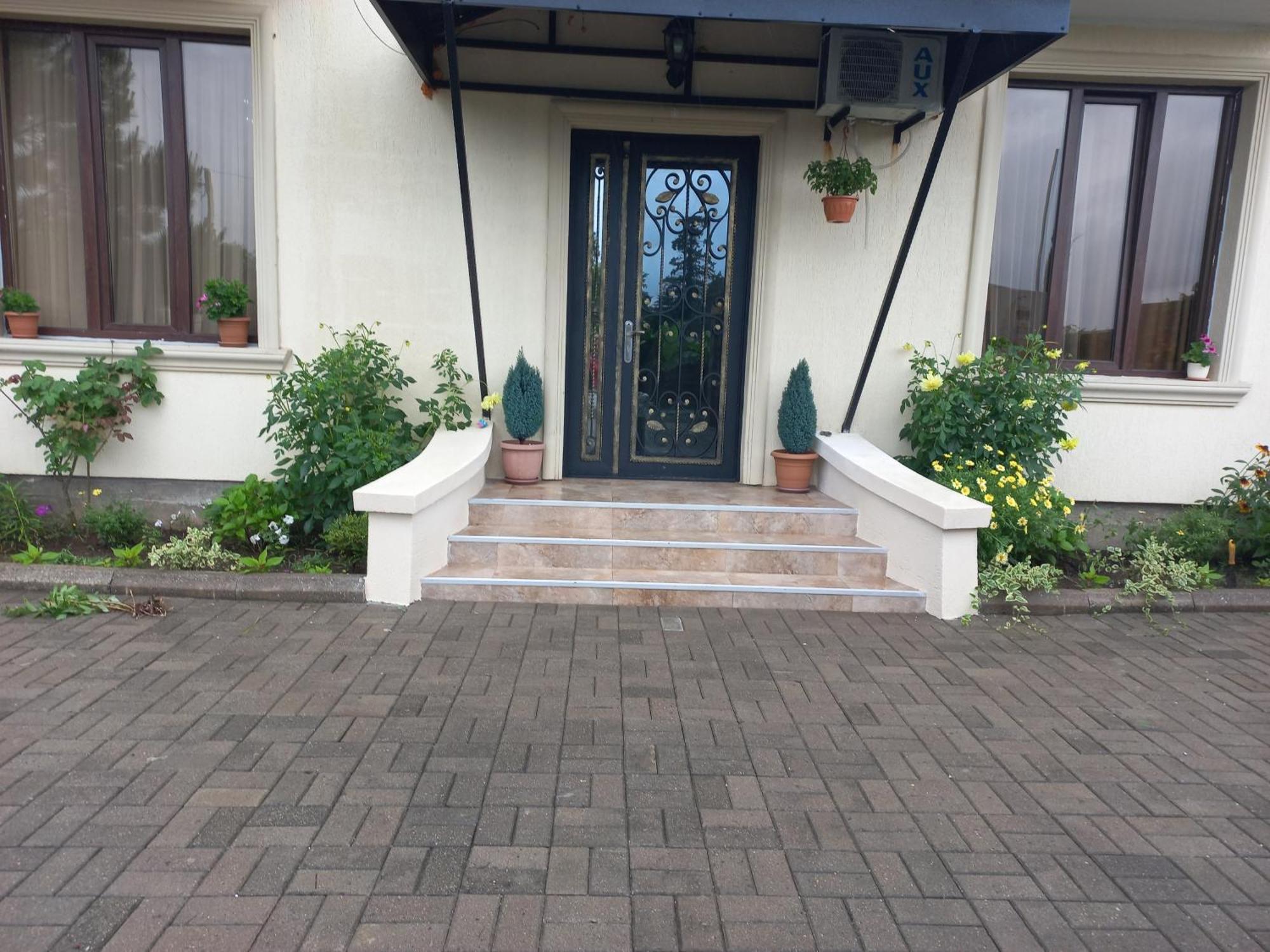 Mate'S Guest House 科布列季 外观 照片